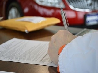 firmando contrato prestación de servicios